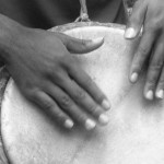 Africké bubny jako nástroj i designový doplněk