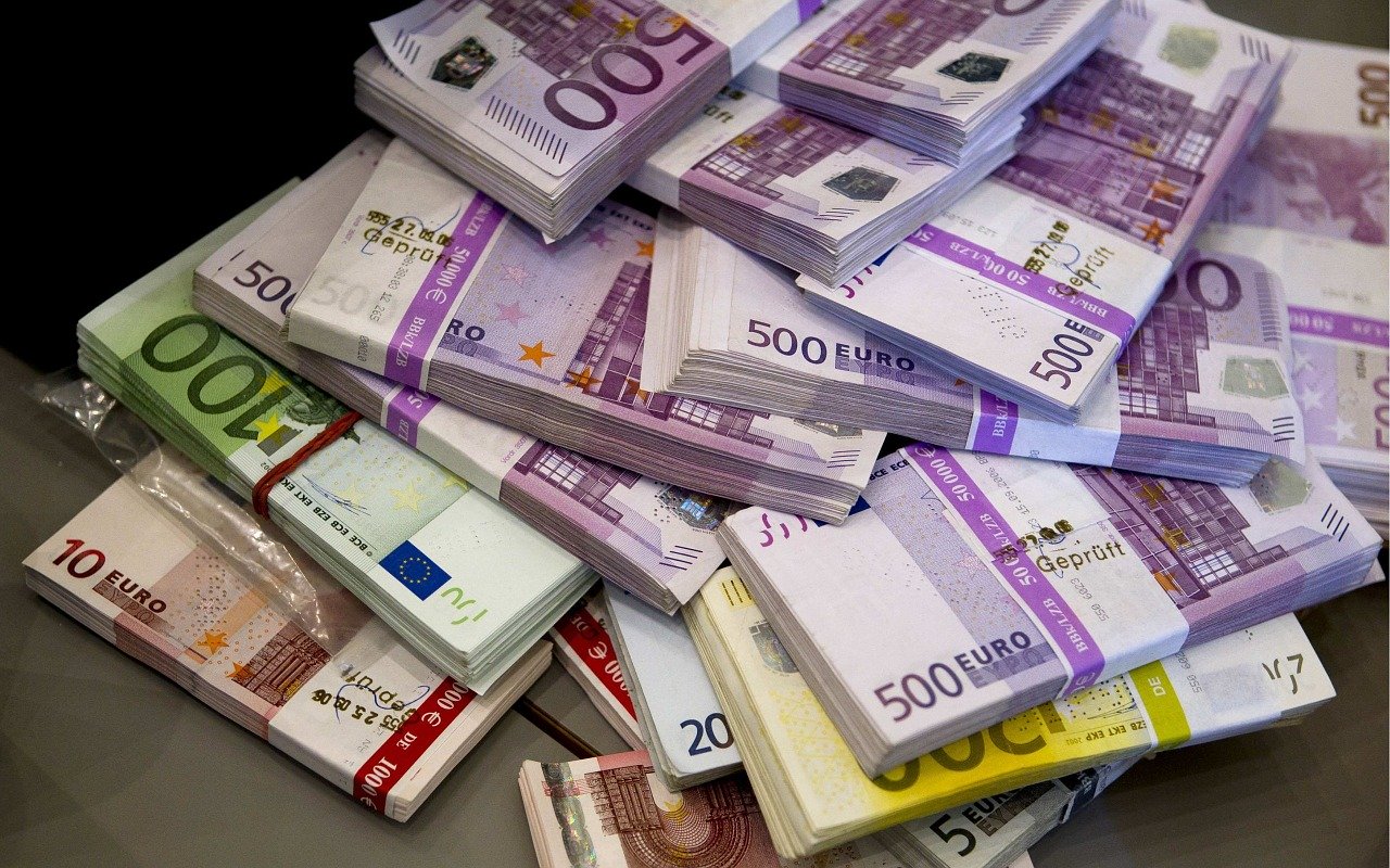 svazky eurobankovek